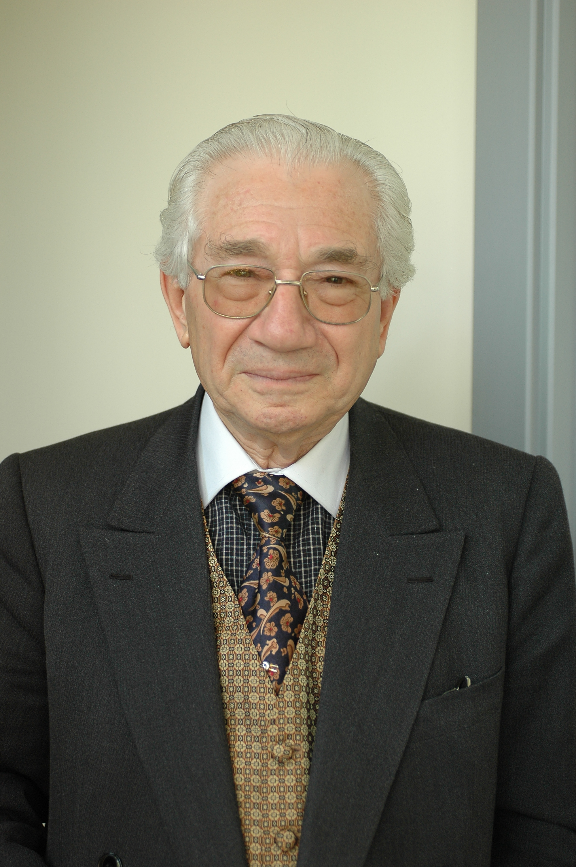DR. ALÂEDDİN YAVAŞCA